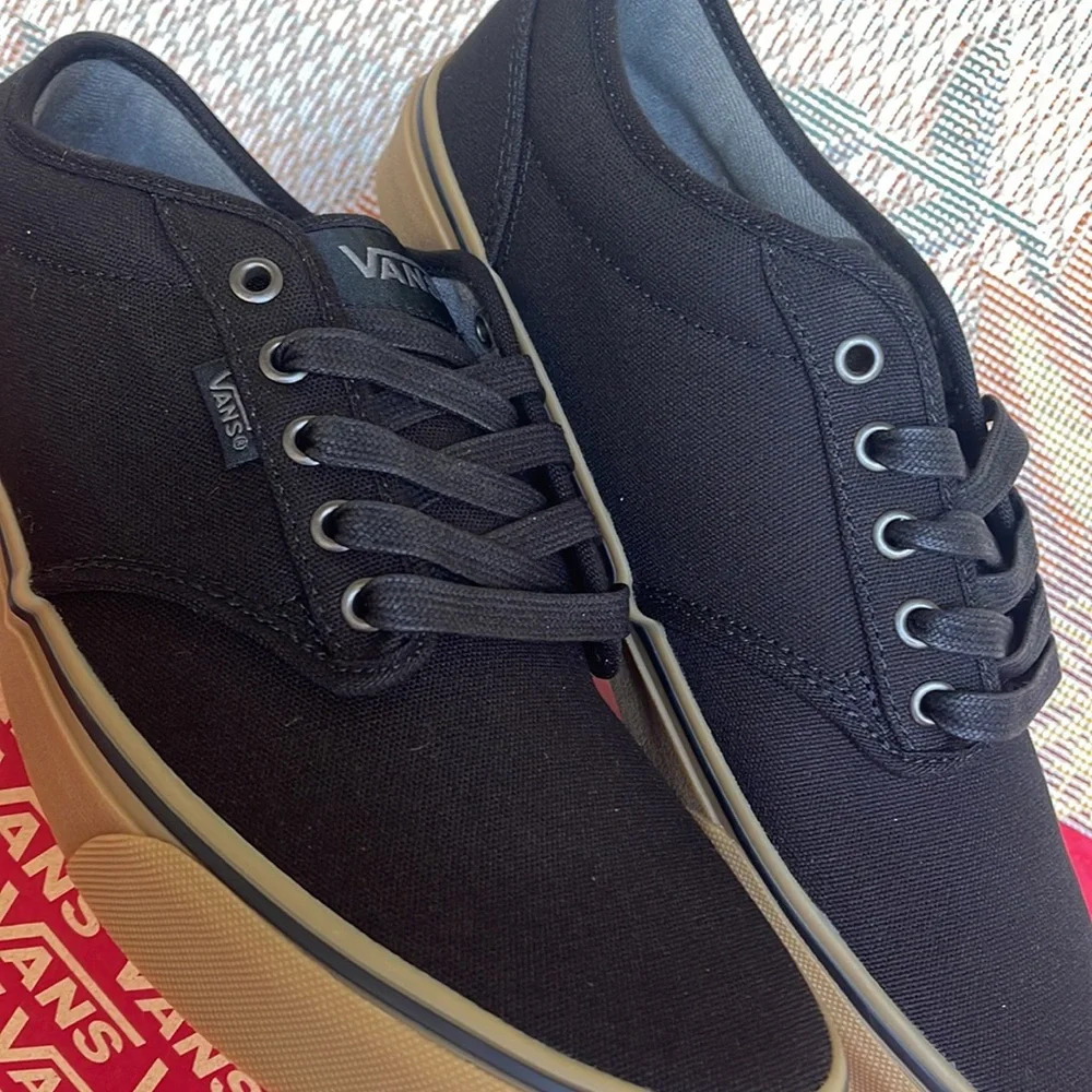Vans Men’s Atwood
(12 Oz Canvas) Black/Gum
VN000TUYD8E Sneakers - Picture 8 of 16